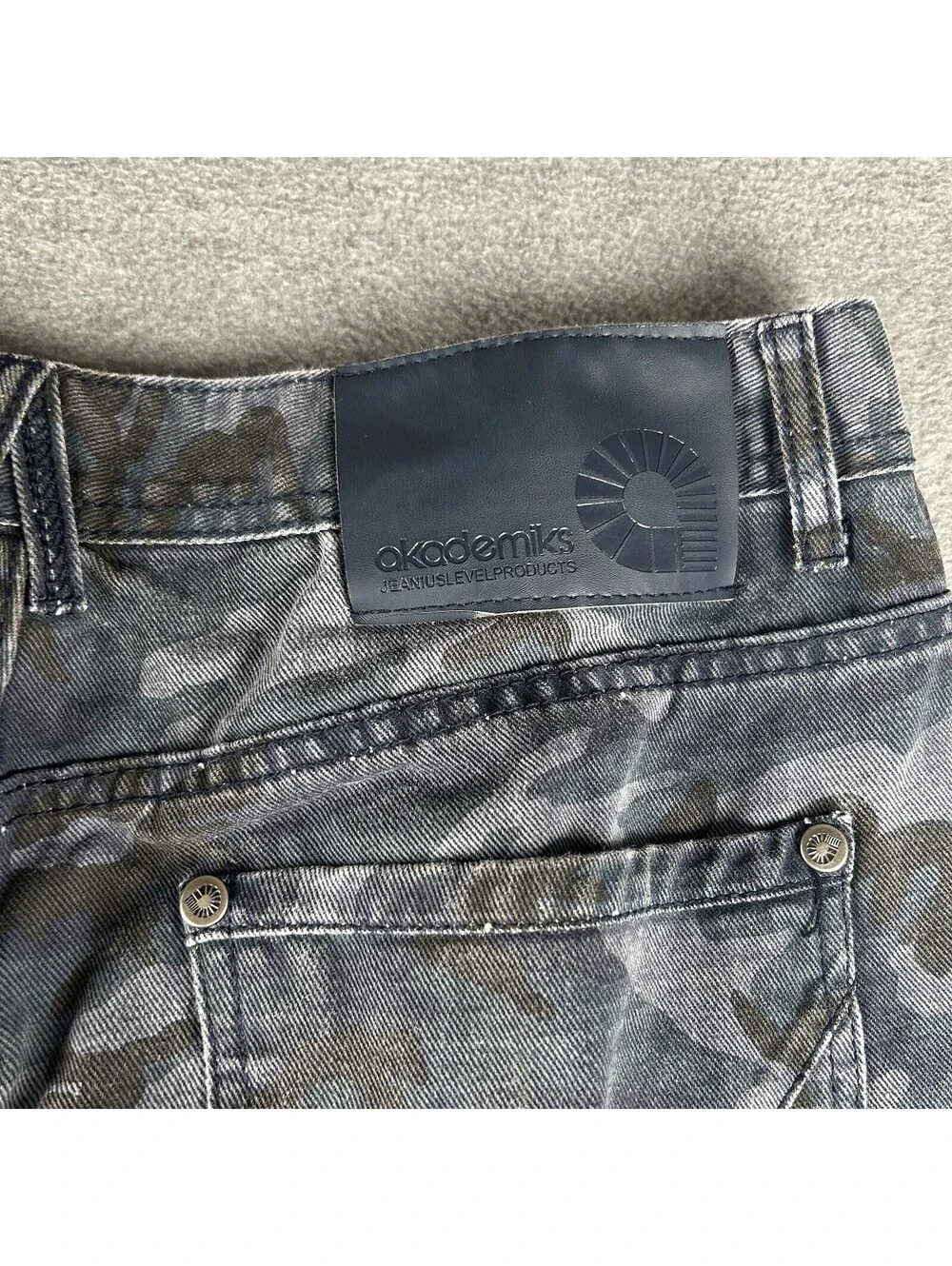 Akademiks product pair